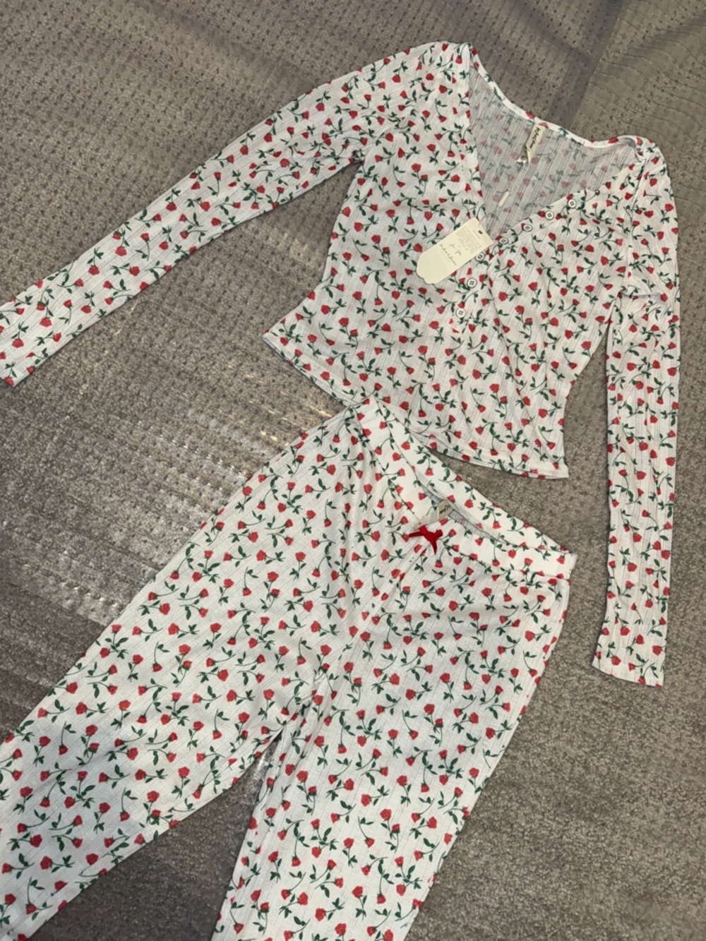For love and lemons NWT XS White Floral Ribbed Pajama Set with Red Rose Print